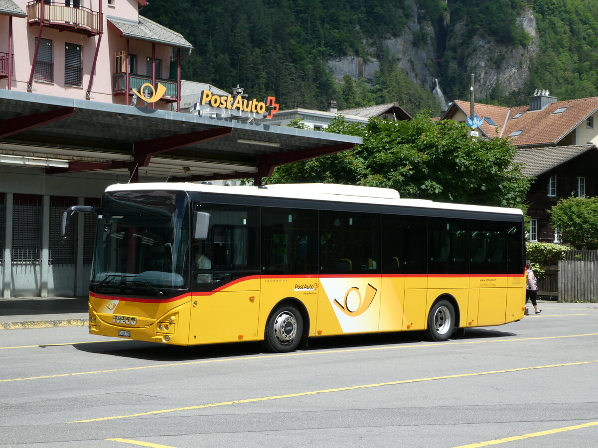 (236'718) - Fl�ck, Brienz - Nr. 26/BE 868'726 - Iveco am 4. Juni 2022 in Meiringen, Postautostation