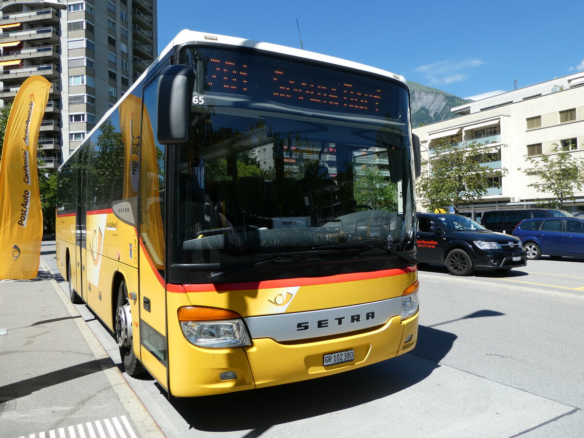 (237'159) - PostAuto Graub�nden - GR 102'380 - Setra (ex GR 102'345; ex Riederer, St. Margrethenberg) am 12. Juni 2022 beim Bahnhof Landquart