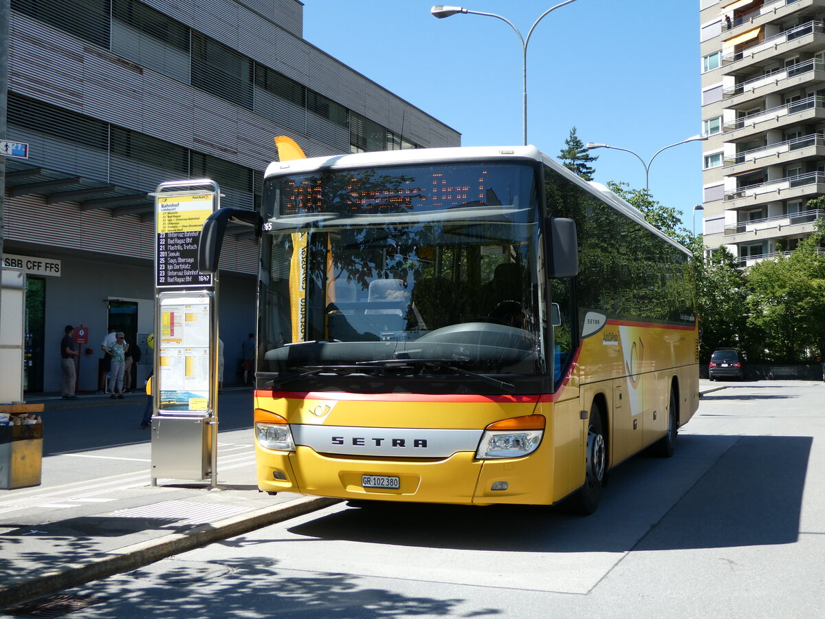 (237'167) - PostAuto Graub�nden - GR 102'380 - Setra (ex GR 102'345; ex Riederer, St. Margrethenberg) am 12. Juni 2022 beim Bahnhof Landquart