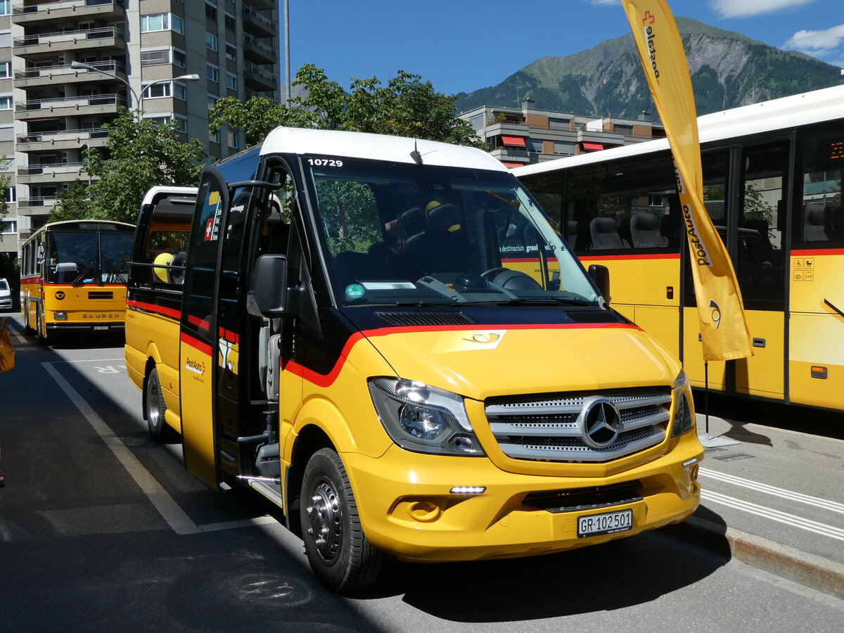 (237'171) - PostAuto Graub�nden - GR 102'501 - Mercedes/Tomassini am 12. Juni 2022 beim Bahnhof Landquart