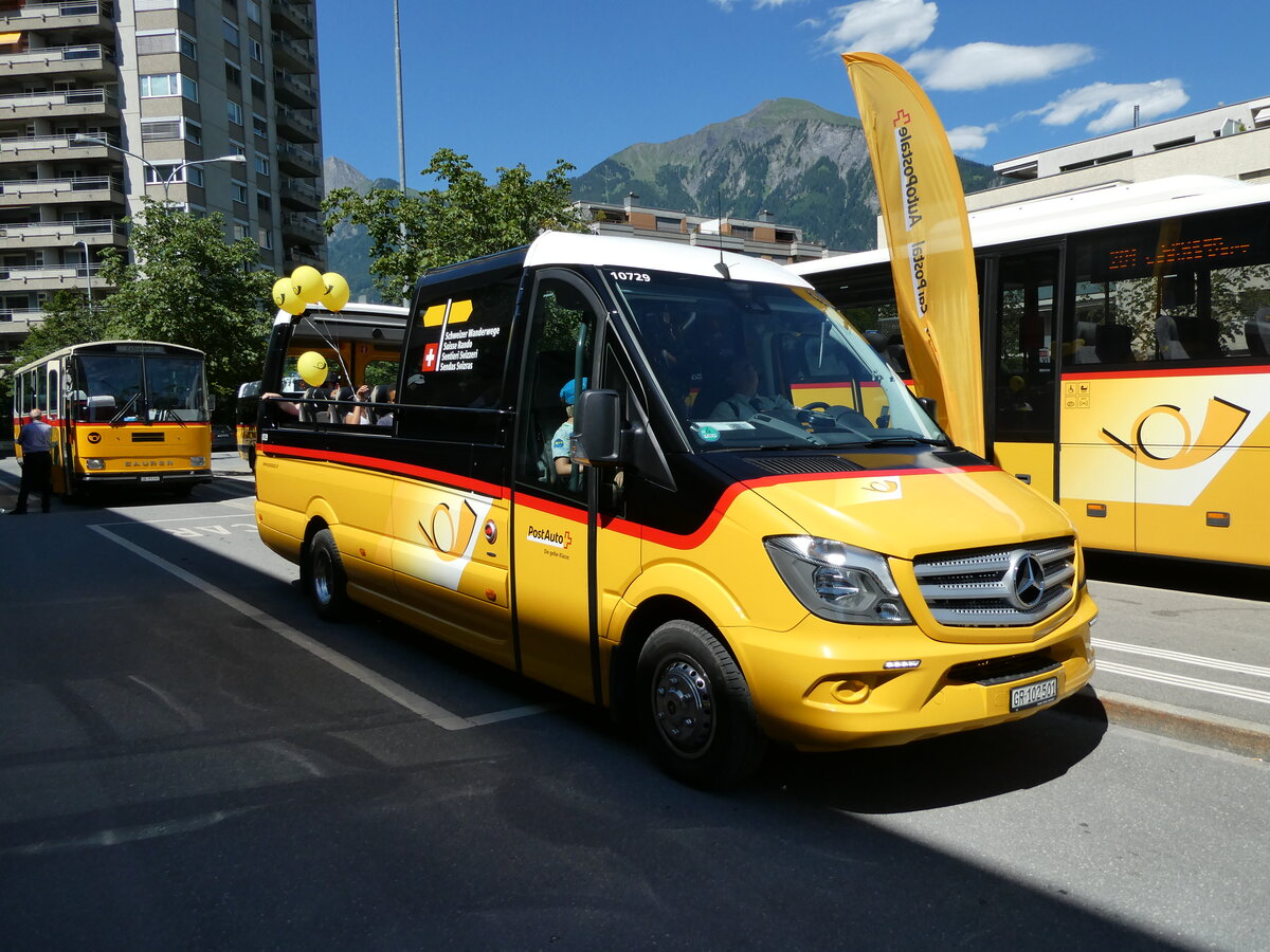 (237'175) - PostAuto Graub�nden - GR 102'501 - Mercedes/Tomassini am 12. Juni 2022 beim Bahnhof Landquart