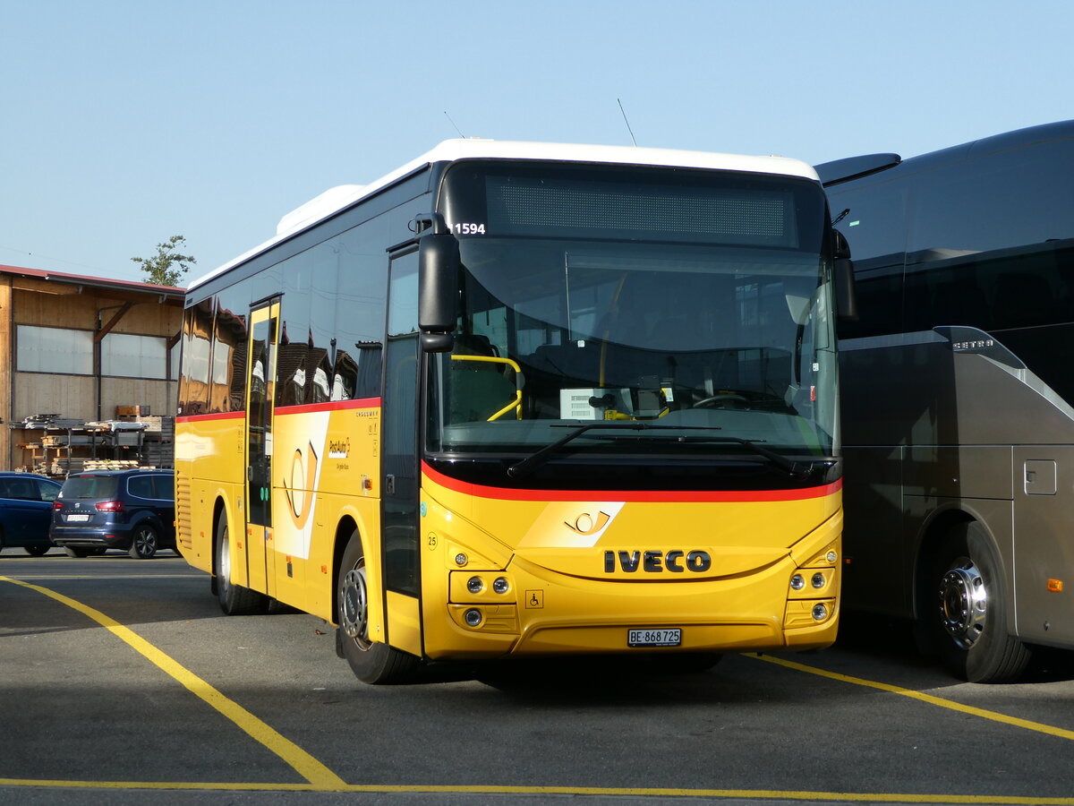 (237'212) - Fl�ck, Brienz - Nr. 25/BE 868'725 - Iveco am 18. Juni 2022 in Kerzers, Interbus