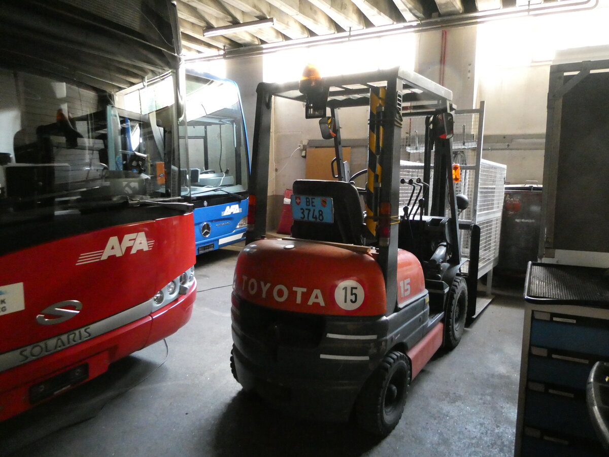 (237'310) - AFA Adelboden - BE 3748 - Toyota Gabelstapler am 19. Juni 2022 in Adelboden, Busstation