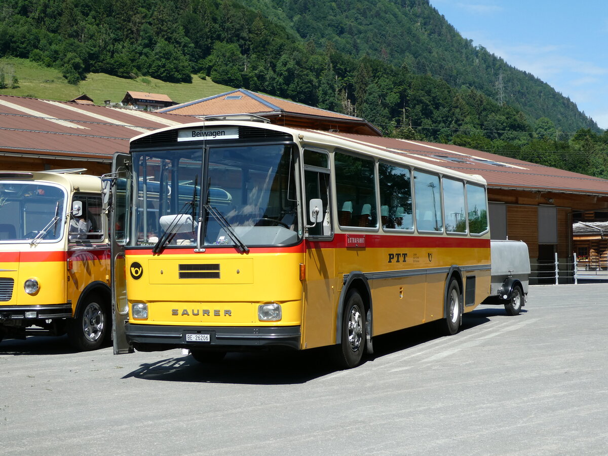 (237'566) - Schmid, Th�rishaus - BE 26'206 - Saurer/T�scher (ex P 24'244) am 26. Juni 2022 in M�lenen, Kanderarena