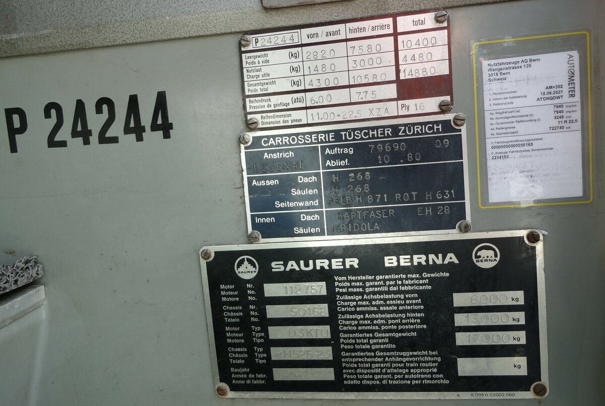 (237'572) - Typenschild - P 24'244 - am 26. Juni 2022 in M�lenen, Kanderarena