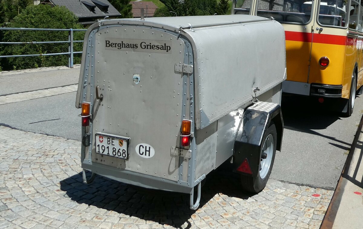 (237'967) - Schmid, Th�rishaus - BE 191'868 - Moser, Gep�ckanh�nger (ex P 30'215) am 10. Juli 2022 in Hospental, Reussbr�cke