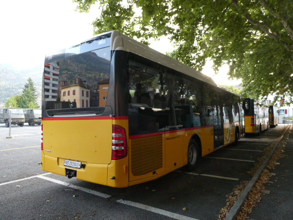 (238'353) - CarPostal Ouest - VD 203'041 - Mercedes (ex PostAuto Graub�nden) am 24. Juli 2022 in Brig, Garage