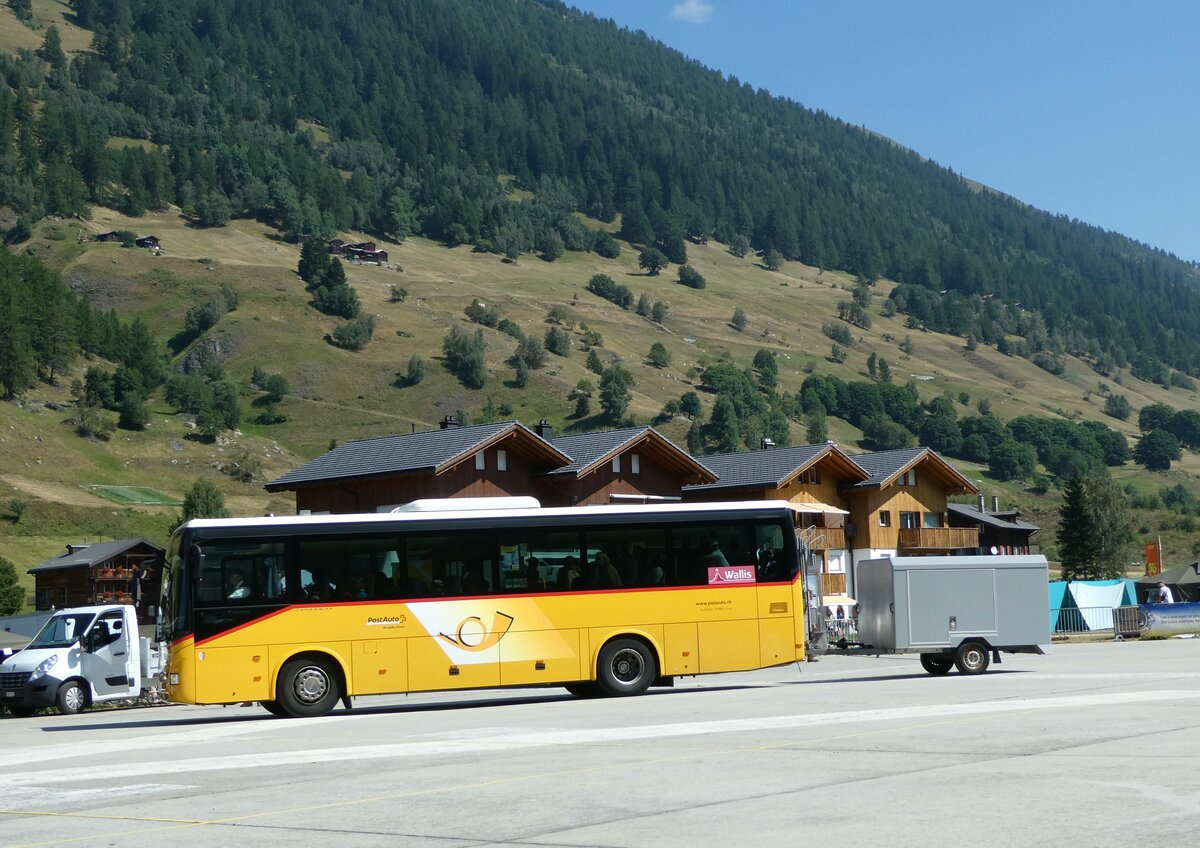 (238'388) - Autotour, Visp - VS 27'026 - Iveco am 24. Juli 2022 in Ulrichen, PostAuto-Terminal
