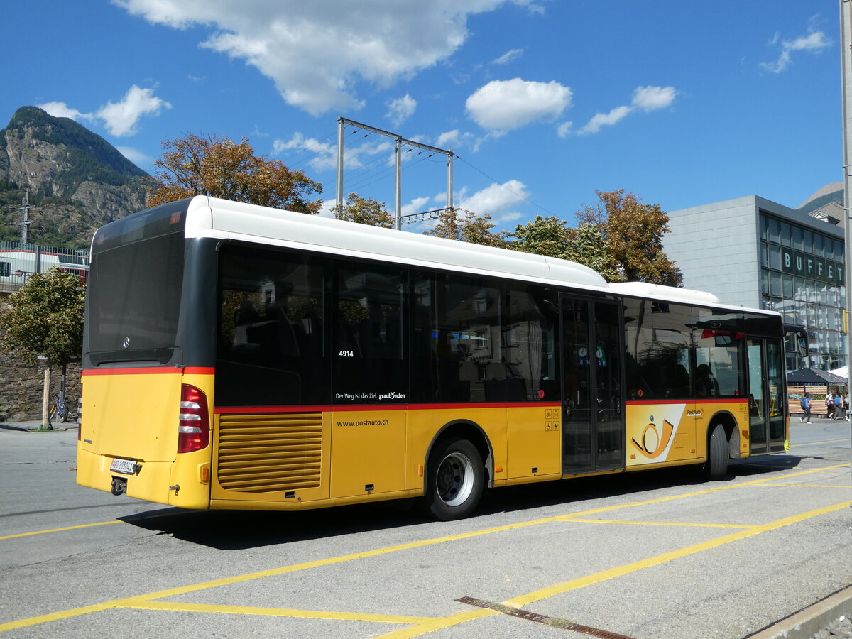 (238'715) - CarPostal Ouest - VD 203'041 - Mercedes (ex PostAuto Graub�nden) am 31. Juli 2022 beim Bahnhof Brig