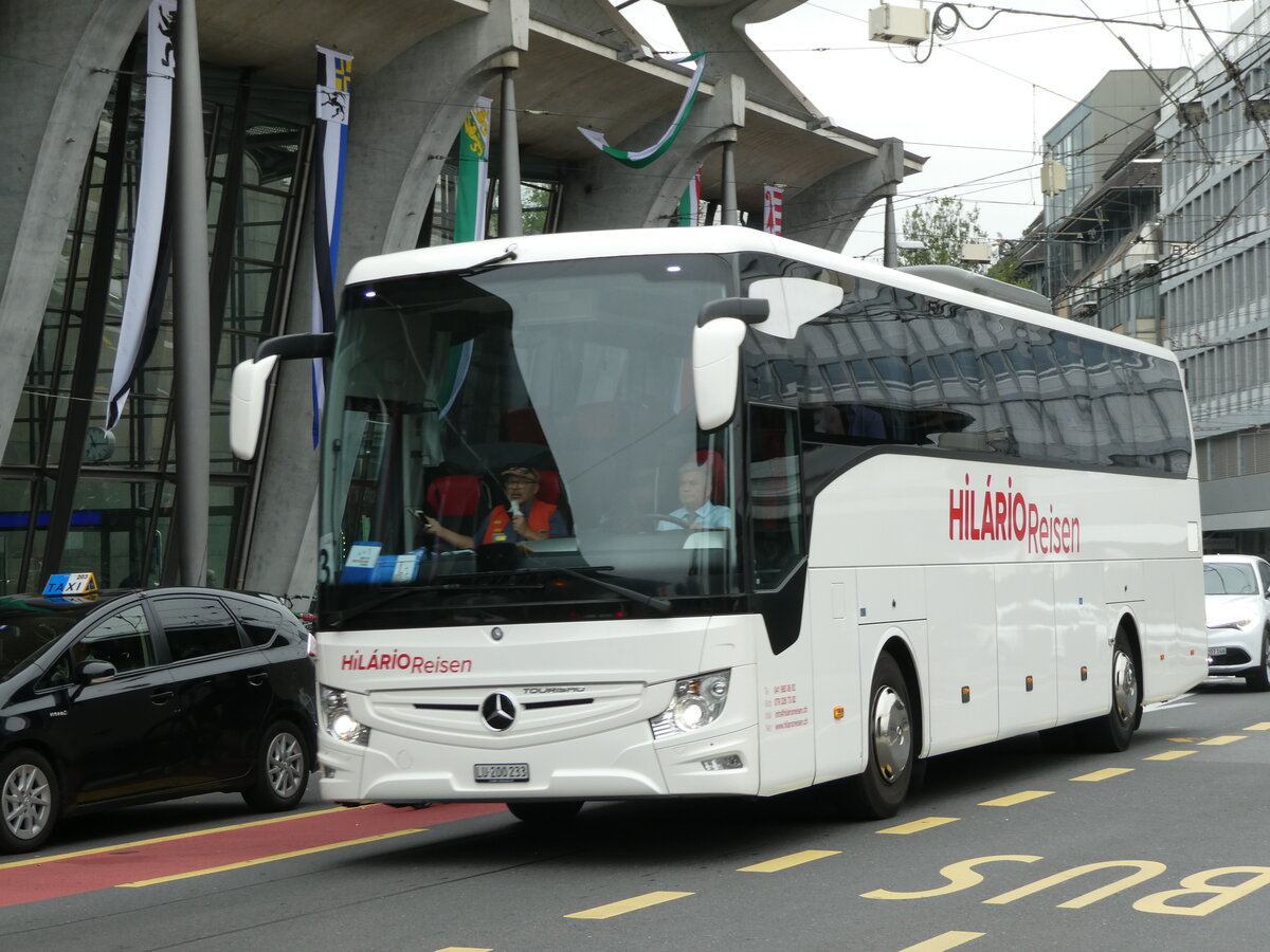 (238'892) - Hil�rio, Sch�tz - LU 200'233 - Mercedes am 7. August 2022 beim Bahnhof Luzern