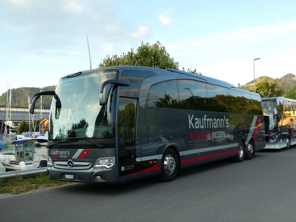 (238'965) - Kaufmann's Schwarb-Reisen, M�hlin - Nr. 31/AG 130'508 - Mercedes am 8. August 2022 in Thun, Strandbad