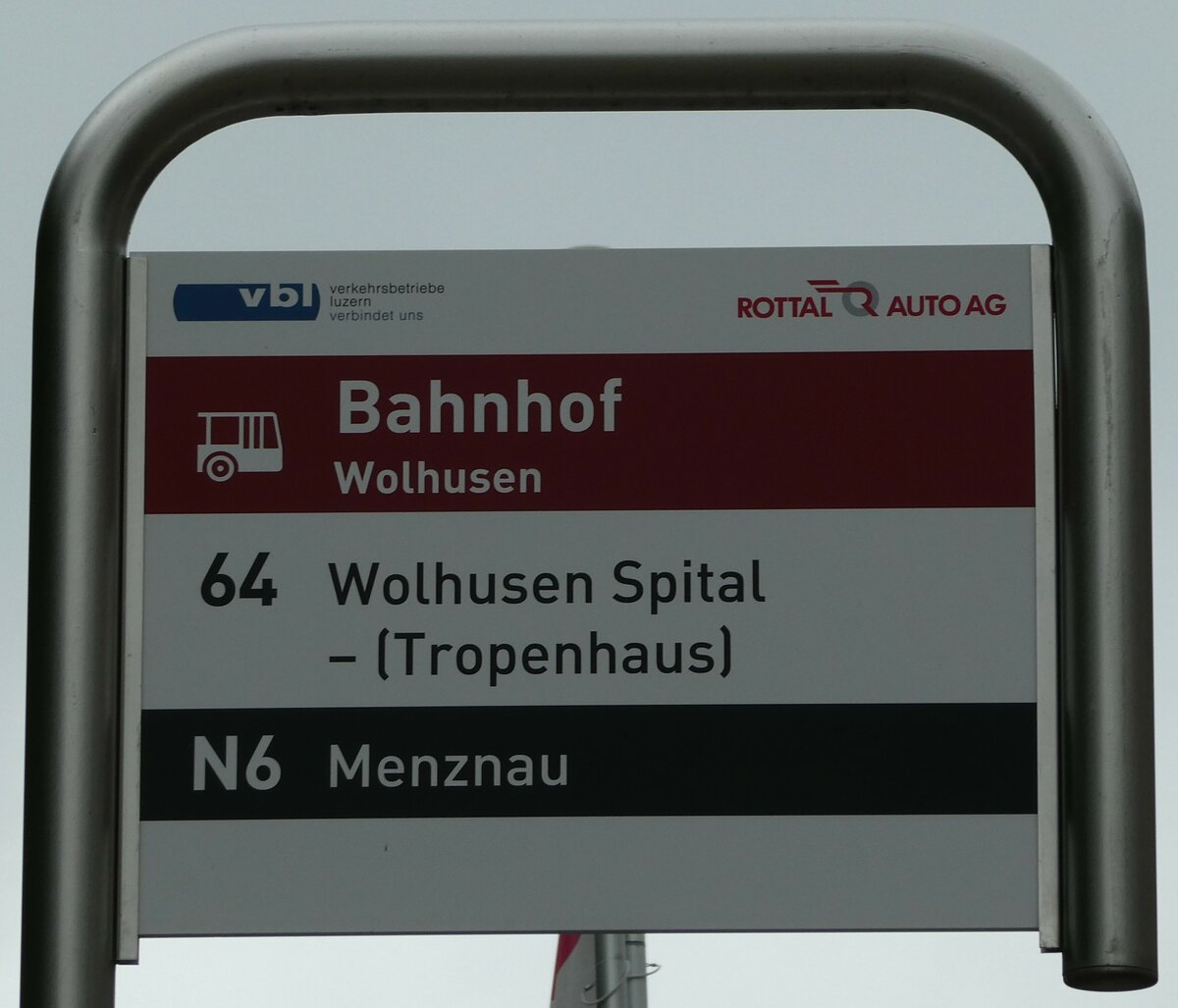 (239'738) - vbl/ROTTAL AUTO AG-Haltestellenschild - Wolhusen, Bahnhof - am 28. August 2022