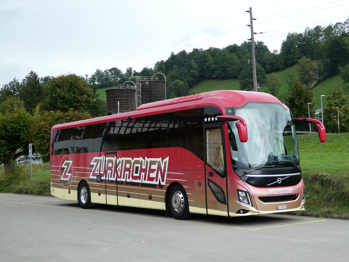 (239'969) - Zurkirchen, Malters - Nr. 15/LU 80'179 - Volvo am 6. September 2022 beim Bahnhof M�lenen