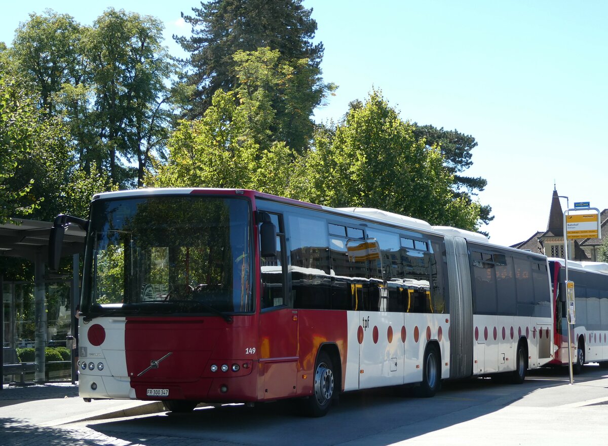 (239'991) - TPF Fribourg - Nr. 149/FR 300'347 - Volvo am 11. September 2022 beim Bahnhof D�dingen