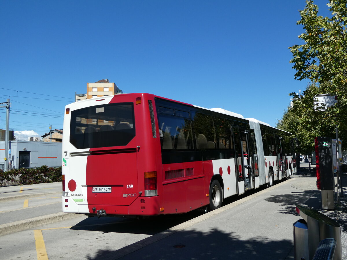 (240'001) - TPF Fribourg - Nr. 149/FR 300'347 - Volvo am 11. September 2022 beim Bahnhof D�dingen