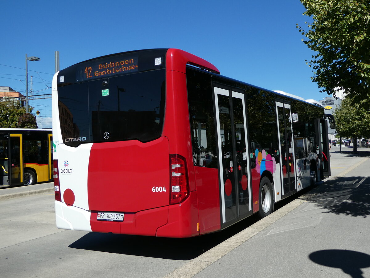 (240'003) - TPF Fribourg - Nr. 6604/FR 300'357 - Mercedes am 11. September 2022 beim Bahnhof D�dingen