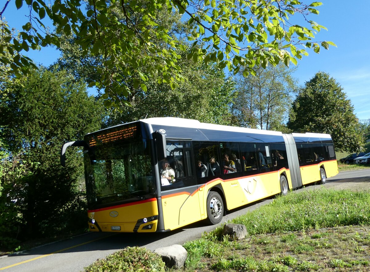 (240'058) - PostAuto Bern - Nr. 11'244/BE 553'244 - Solaris am 11. September 2022 beim Bahnhof G�mmenen
