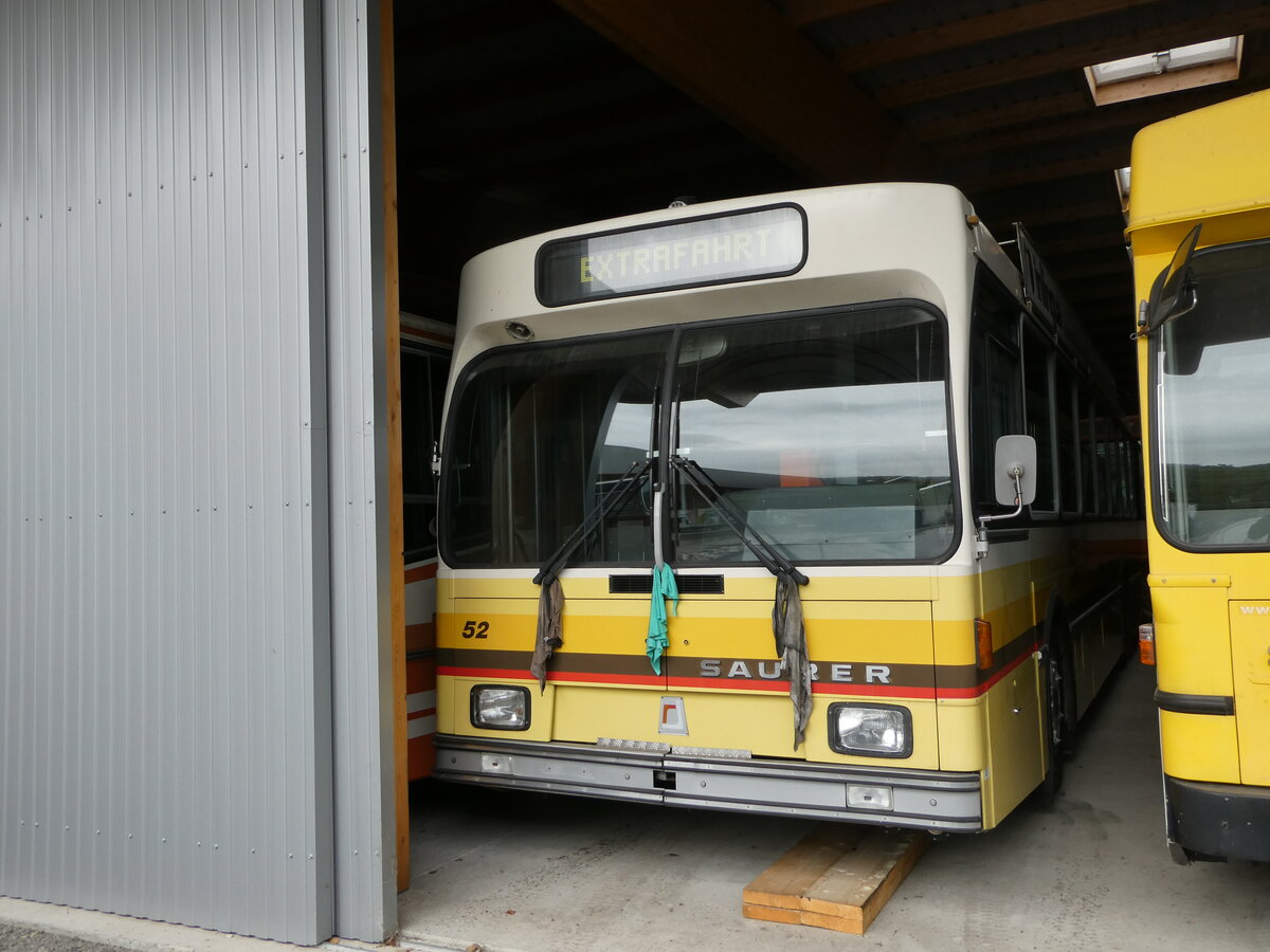 (240'161) - STI Thun (R�trobus) - Nr. 52 - Saurer/R&J am 24. September 2022 in Moudon, R�trobus