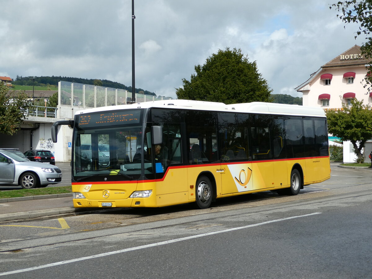 (240'196) - CarPostal Ouest - VD 203'041 - Mercedes (ex PostAuto Graub�nden) am 24. September 2022 beim Bahnhof Moudon