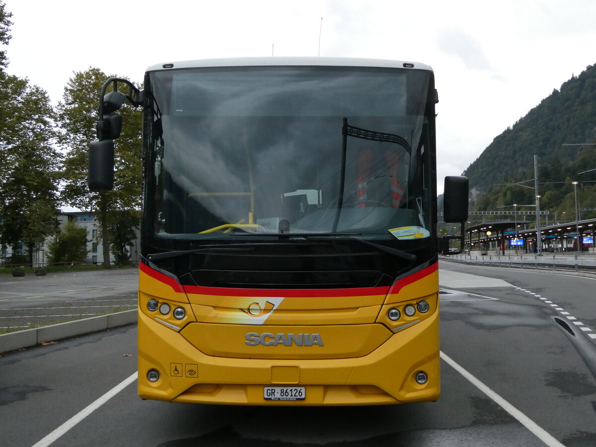 (240'224) - Bus Val M�stair, L� - GR 86'126 - Scania am 25. September 2022 beim Bahnhof Interlaken Ost