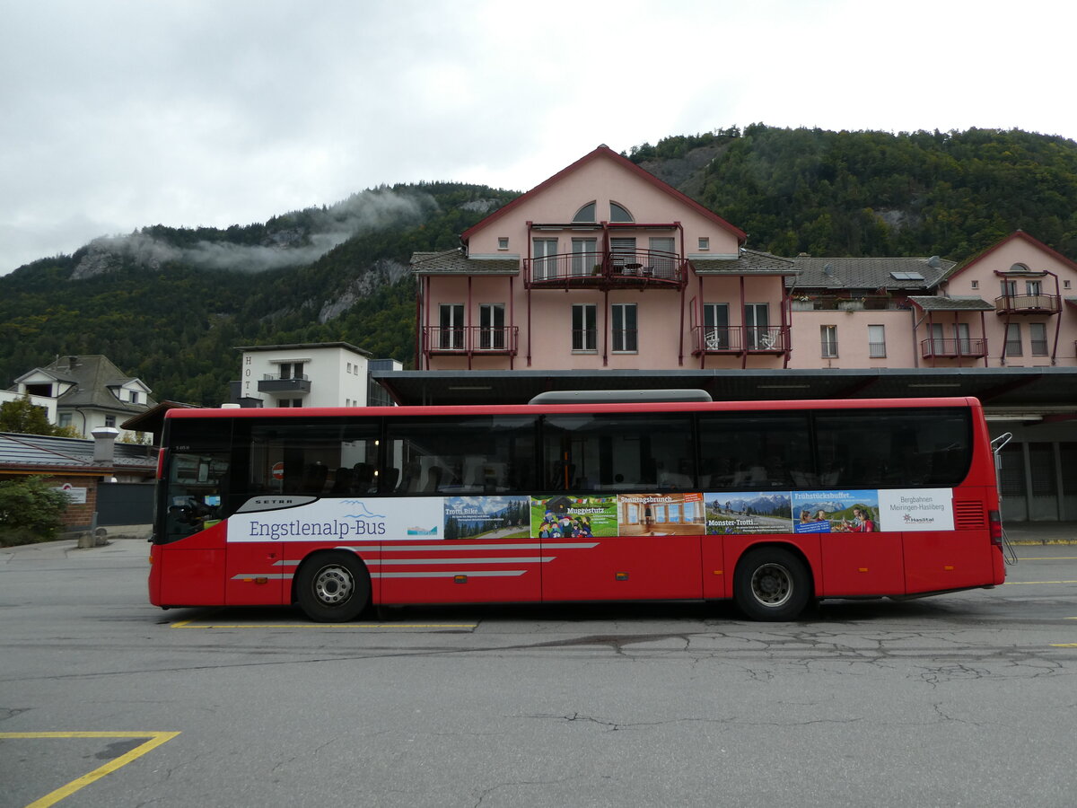 (240'236) - AFA Adelboden - Nr. 24/BE 26'701 - Setra am 25. September 2022 in Meiringen, Postautostation (Einsatz: PostAuto f�r Engstlenalp-Bus)