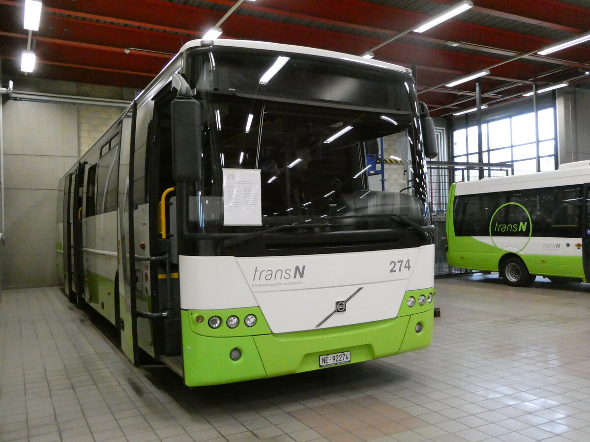 (240'374) - transN, La Chaux-de-Fonds - Nr. 274/NE 92'274 - Volvo (ex VR La Chaux-de-Fonds Nr. 274) am 1. Oktober 2022 in La Chaux-de-Fonds, D�p�t