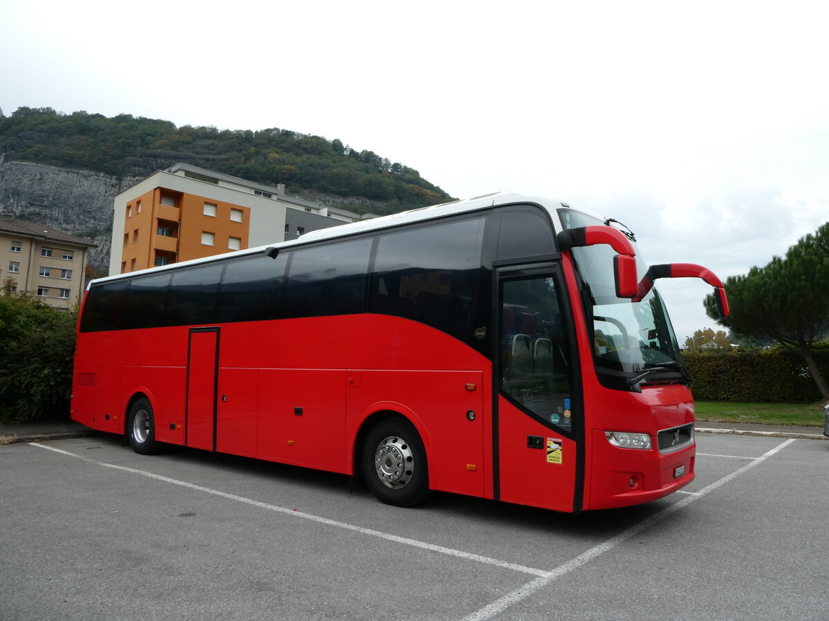 (240'659) - Closillon Tours, Monthey - VS 443'232 - Volvo (ex TMR Martigny) am 8. Oktober 2022 in St-Maurice, Route du L�man
