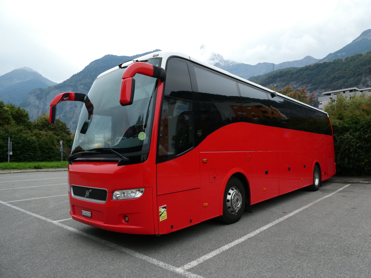 (240'660) - Closillon Tours, Monthey - VS 443'232 - Volvo (ex TMR Martigny) am 8. Oktober 2022 in St-Maurice, Route du L�man