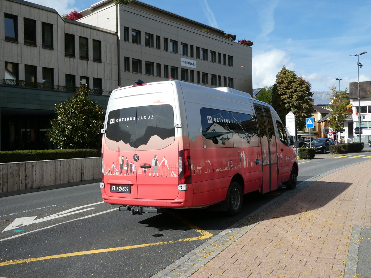 (240'964) - Sch�dler, Triesenberg - FL 24'809 - Mercedes/Tekaydinlar am 11. Oktober 2022 in Vaduz, St�dle
