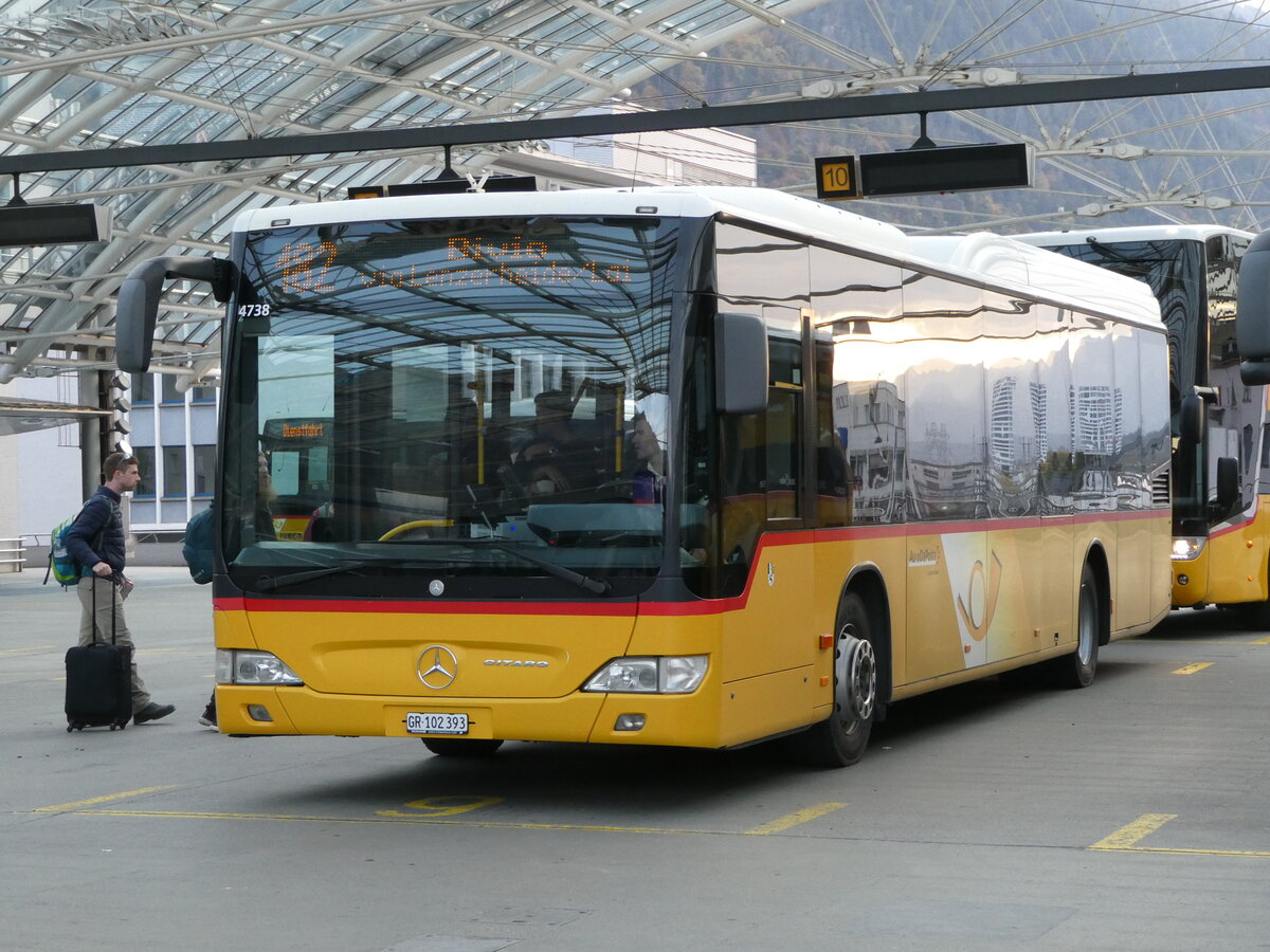 (241'034) - PostAuto Graub�nden - GR 102'393 - Mercedes am 11. Oktober 2022 in Chur, Postautostation