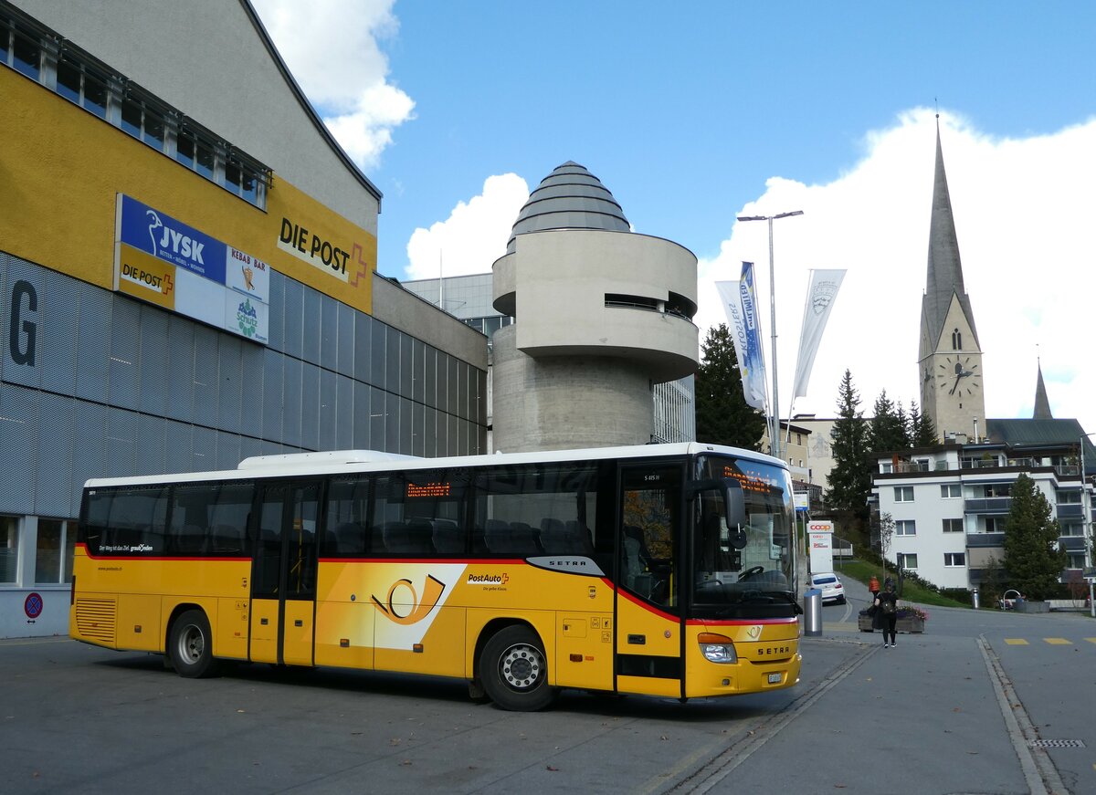 (241'118) - PostAuto Graub�nden - GR 168'605 - Setra am 12. Oktober 2022 beim Bahnhof Davos Platz