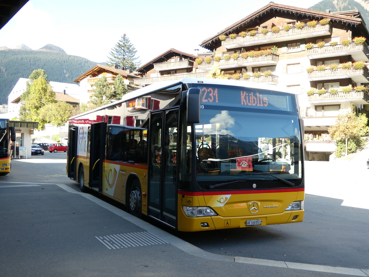 (241'141) - PostAuto Graub�nden - GR 168'851 - Mercedes am 12. Oktober 2022 beim Bahnhof Klosters