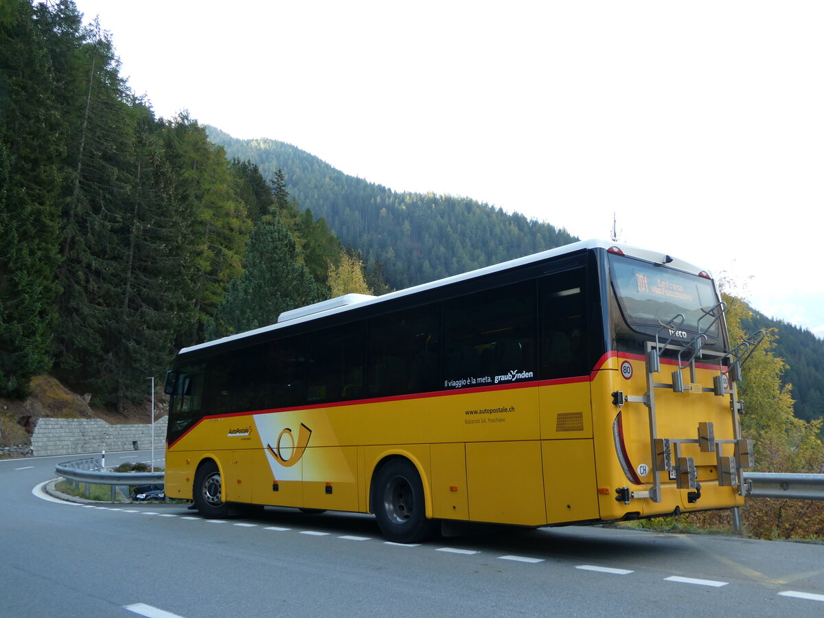 (241'185) - Balzarolo, Poschiavo - GR 32'465 - Iveco am 13. Oktober 2022 in Sfaz�, Fermata