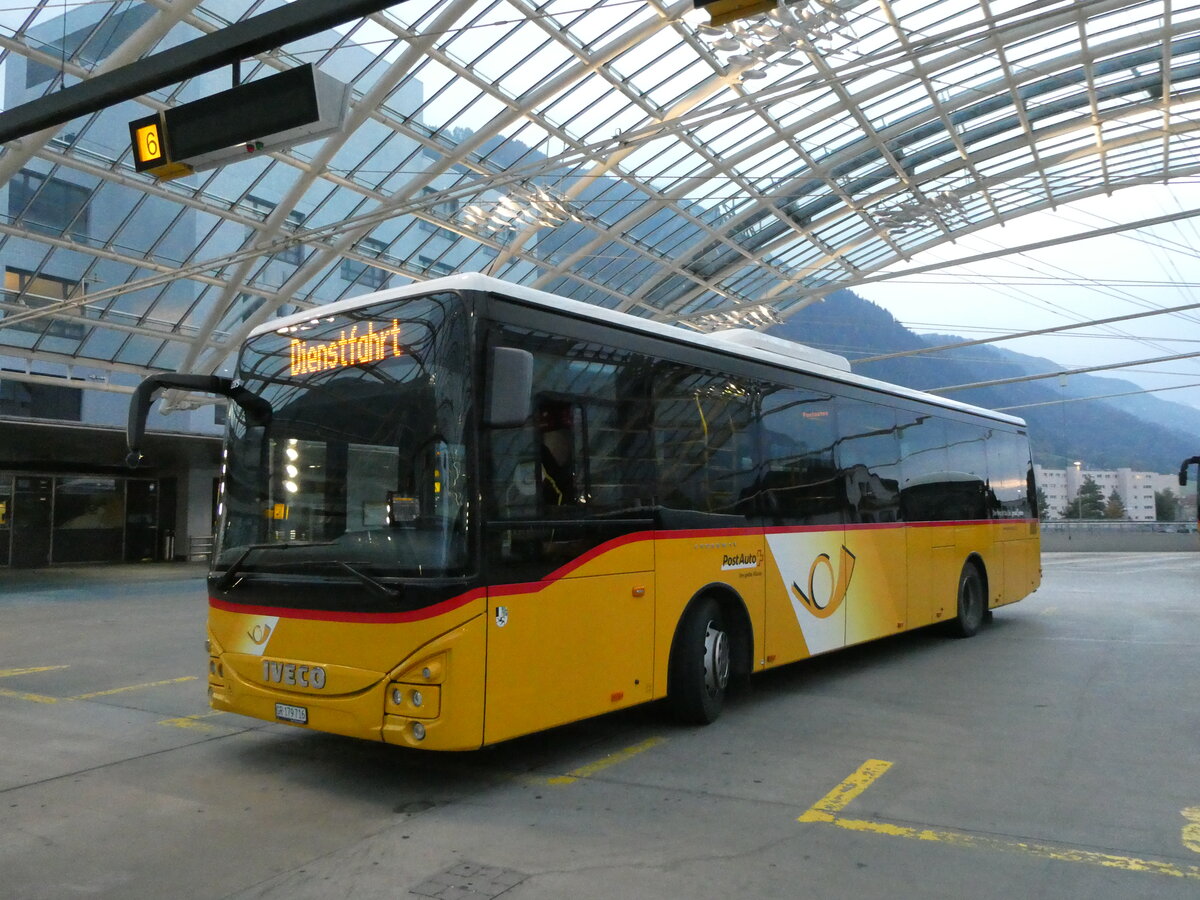 (241'254) - PostAuto Graub�nden - GR 179'716 - Iveco am 13. Oktober 2022 in Chur, Postautostation