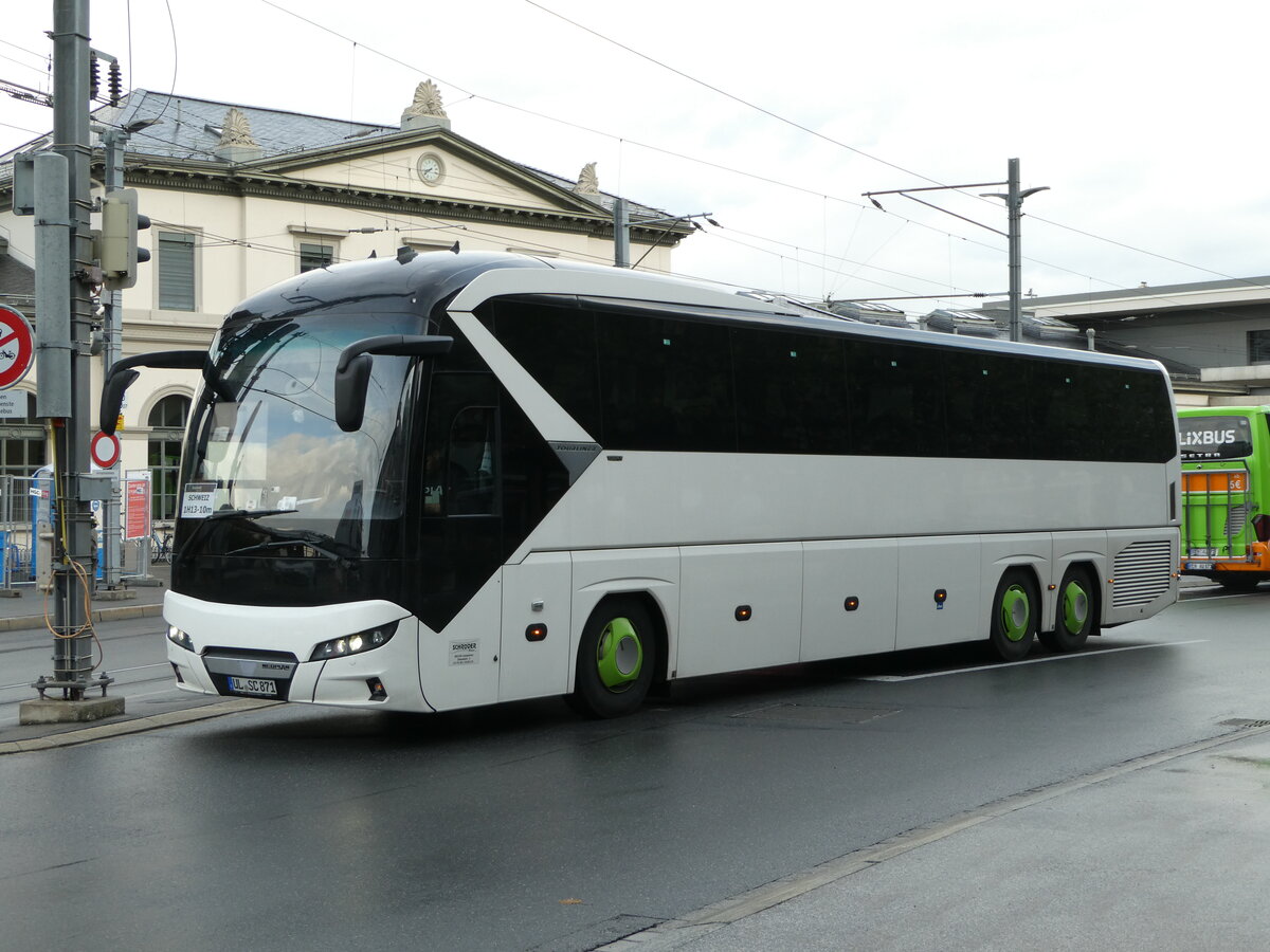 (241'278) - Aus Deutschland: Schr�der, Langenau - UL-SC 871 - Neoplan am 14. Oktober 2022 beim Bahnhof Chur