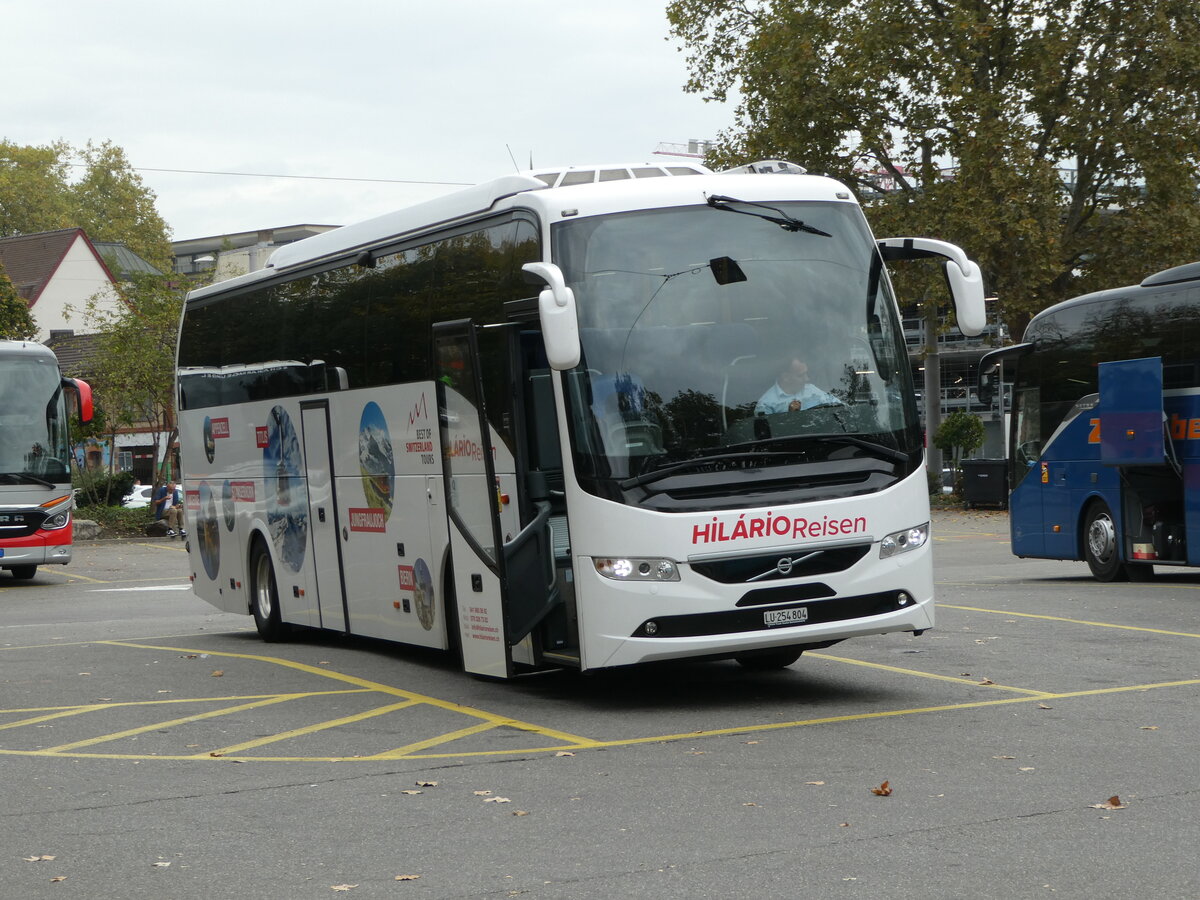 (241'640) - Hil�rio, Sch�tz - LU 254'804 - Volvo am 20. Oktober 2022 in Z�rich, Silhquai