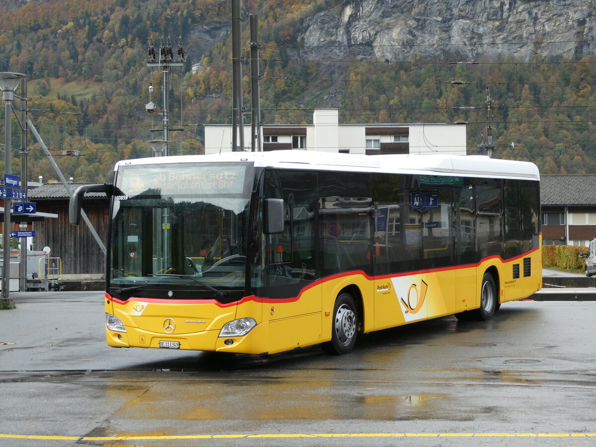 (241'690) - Fl�ck, Brienz - Nr. 5/BE 113'349 - Mercedes am 22. Oktober 2022 beim Bahnhof Meiringen