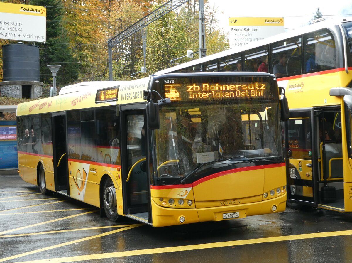 (241'708) - PostAuto Bern - BE 610'537 - Solaris am 22. Oktober 2022 auf dem Br�nigpass