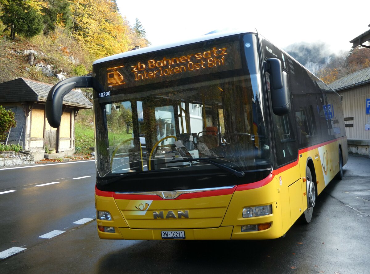 (241'715) - PostAuto Zentralschweiz - Nr. 11/OW 16'211 - MAN (ex Mattli, Wassen) am 22. Oktober 2022 auf dem Br�nigpass