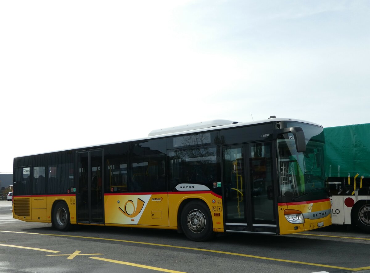(241'952) - Fl�ck, Brienz - Nr. 3/BE 568'700 - Setra am 29. Oktober 2022 in Kerzers, Interbus