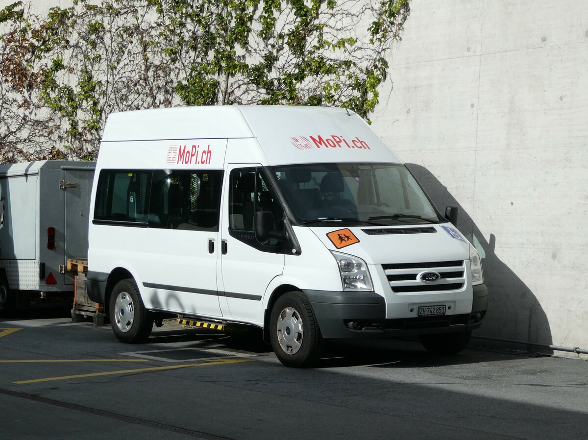 (241'974) - MoPi.ch, Sch�belbach - Nr. 32/ZH 742'851 - Ford am 30. Oktober 2022 beim Bahnhof Visp