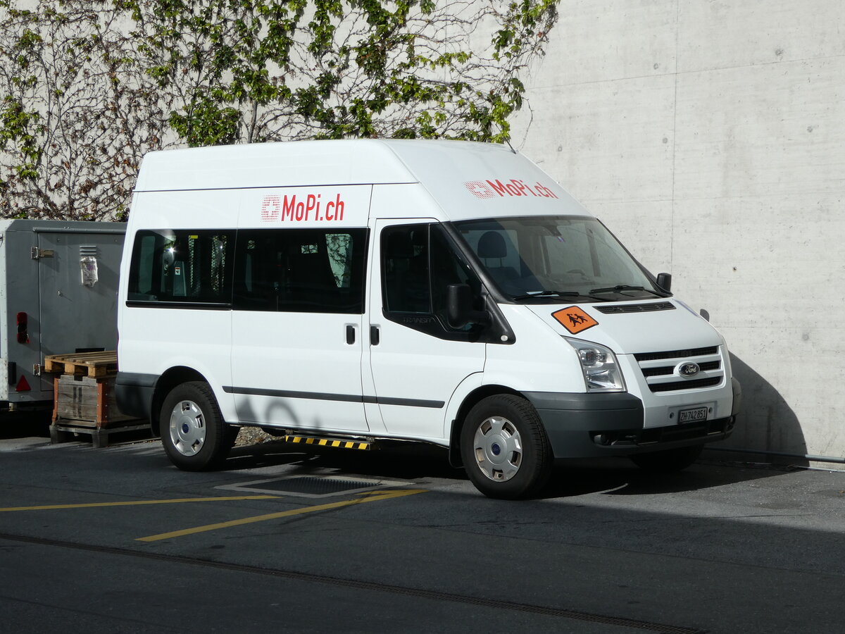 (241'975) - MoPi.ch, Sch�belbach - Nr. 32/ZH 742'851 - Ford am 30. Oktober 2022 beim Bahnhof Visp