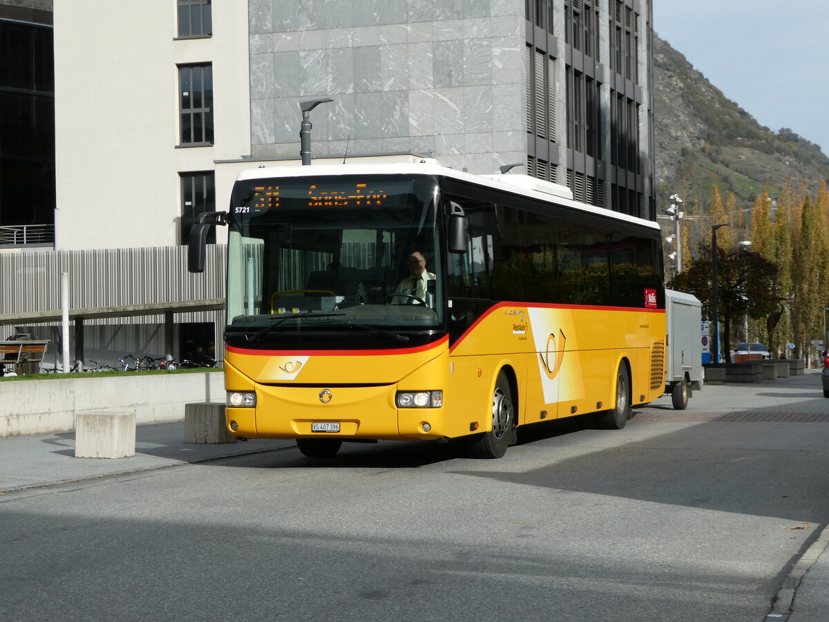 (242'010) - PostAuto Wallis - VS 407'396 - Irisbus am 30. Oktober 2022 beim Bahnhof 
Visp