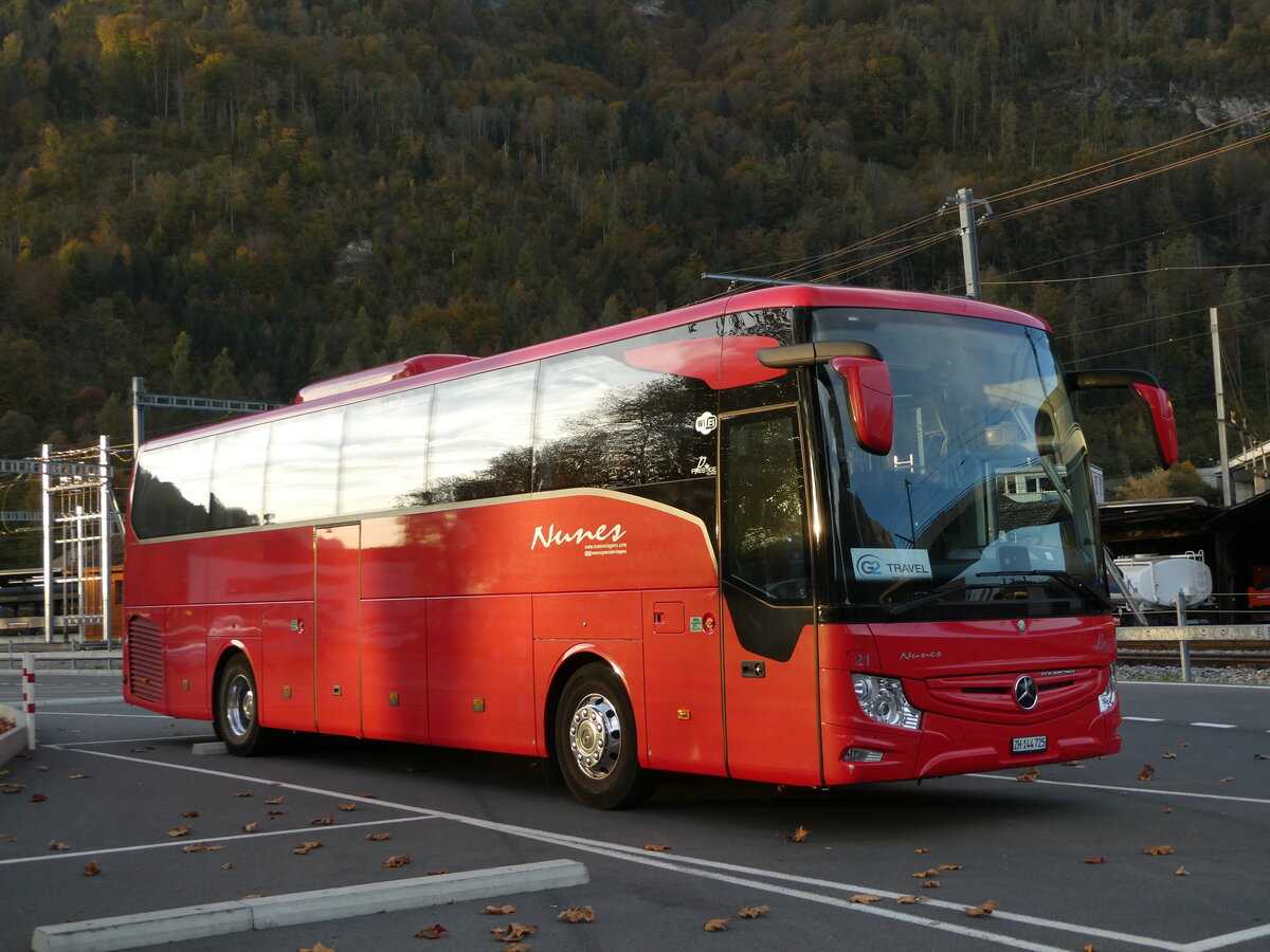 (242'069) - Nunes, Z�rich - Nr. 21/ZH 144'725 - Mercedes am 31. Oktober 2022 beim Bahnhof Interlaken Ost
