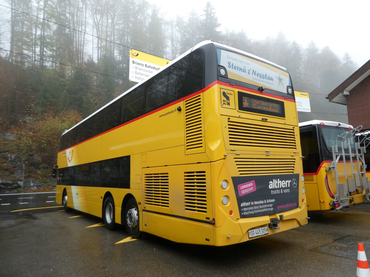 (242'166) - PostAuto Ostschweiz - SG 445'305 - Alexander Dennis (ex AR 45'267) am 5. November 2022 auf dem Br�nigpass