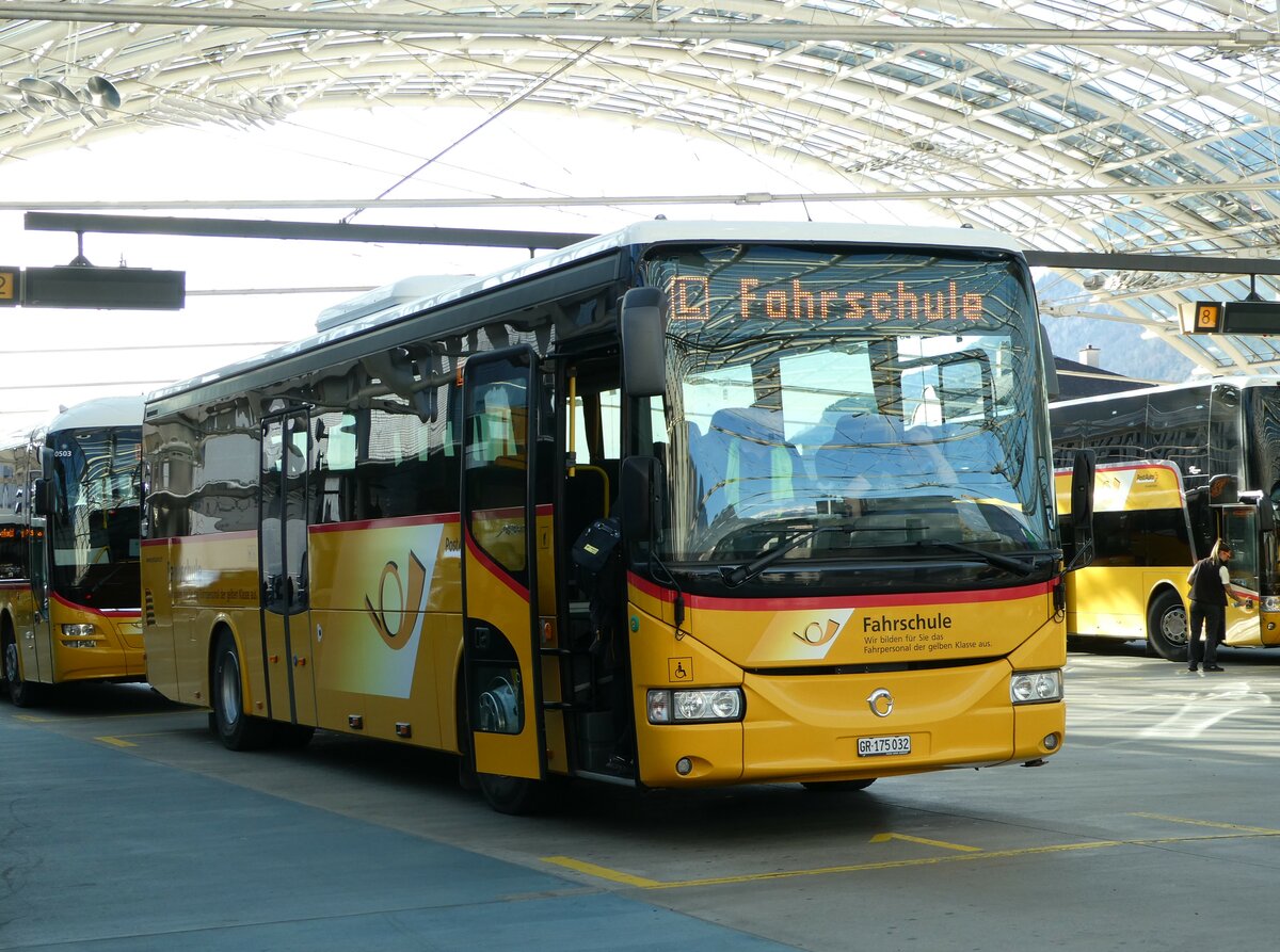 (242'304) - PostAuto Graub�nden - GR 175'032 - Irisbus (ex PostAuto Bern) am 8. November 2022 in Chur, Postautostation
