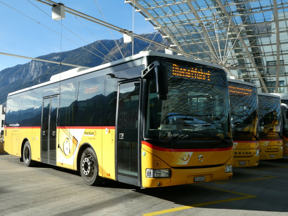 (242'307) - PostAuto Graub�nden - GR 168'874 - Irisbus am 8. November 2022 in Chur, Postautostation