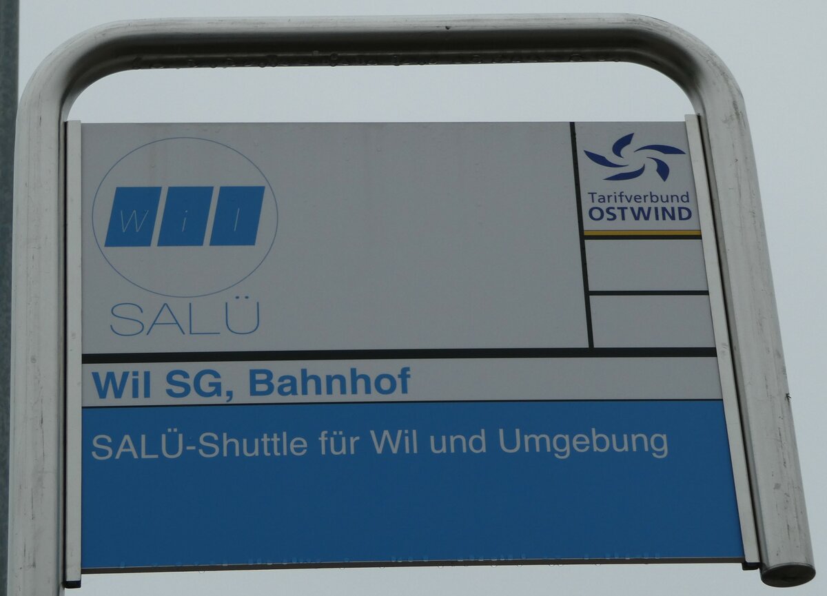 (242'615) - SAL�-Haltestellenschild - Wil, Bahnhof - am 13. November 2022