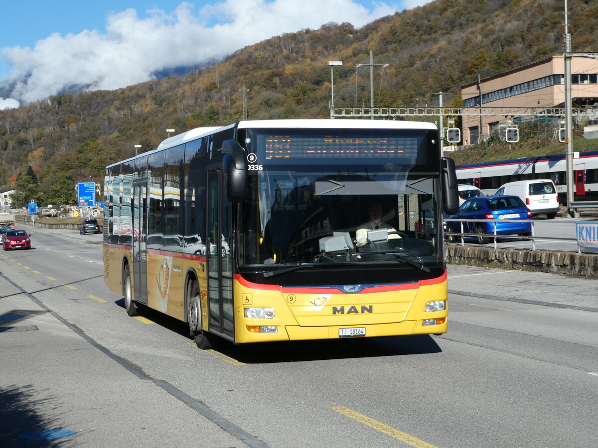 (242'800) - ATV, Rivera - Nr. 9/TI 18'164 - MAN am 16. November 2022 beim Bahnhof Rievera-Birenico