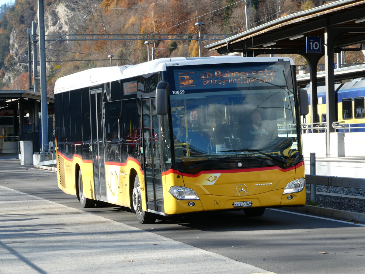 (243'042) - Fl�ck, Brienz - Nr. 5/BE 113'349 - Mercedes am 20. November 2022 beim Bahnhof Interlaken Ost